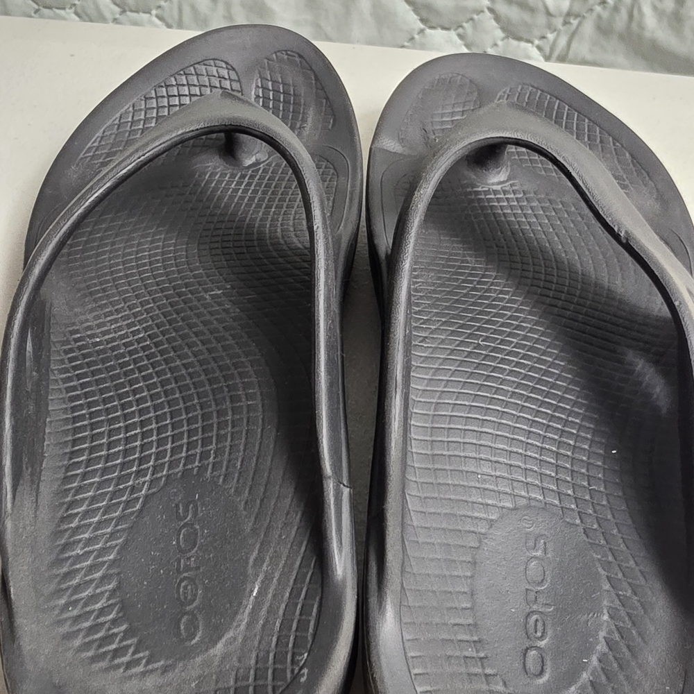 OOFOS Ooriginal Recovery Comfort Sandal Flip Flop 
Size Mens 5
Womens 7
 Black - Picture 8 of 10